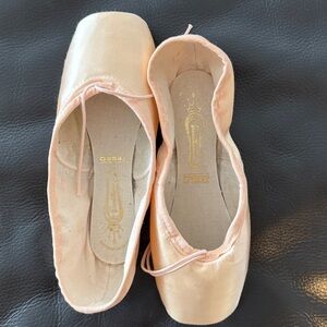 Freed of London Pointe Shoe Y maker